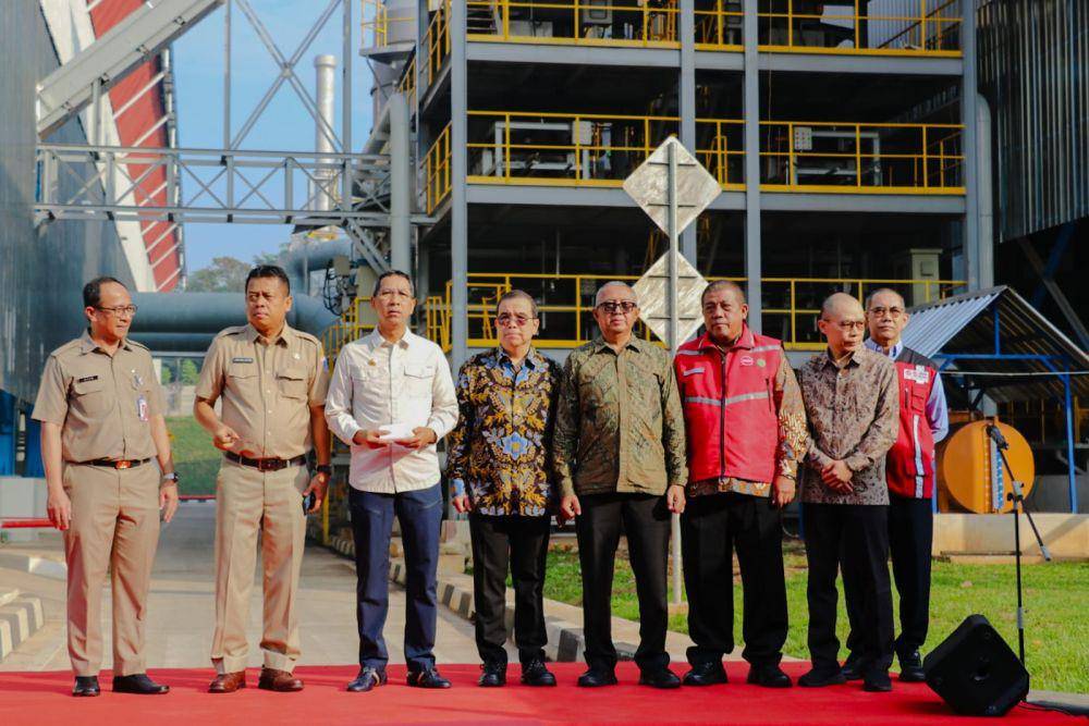 Pemprov DKI Olah Sampah Bantargebang Jadi Bahan Bakar Alternatif Bernilai Jual. (dok. Humas Pemprov DKI Jakarta)
