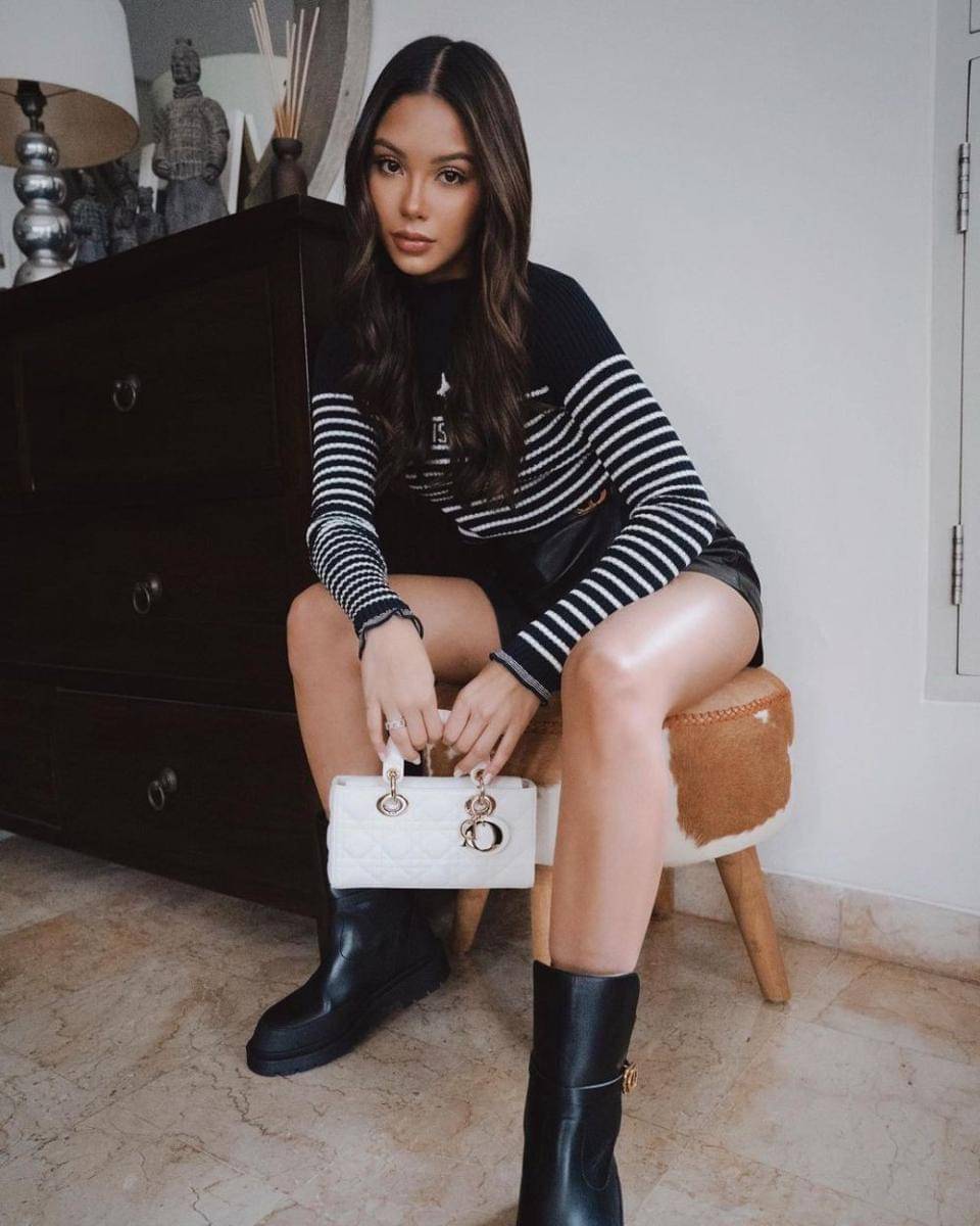 Outfit monokrom ala Alyssa Daguise (instagram.com/alyssadaguise)