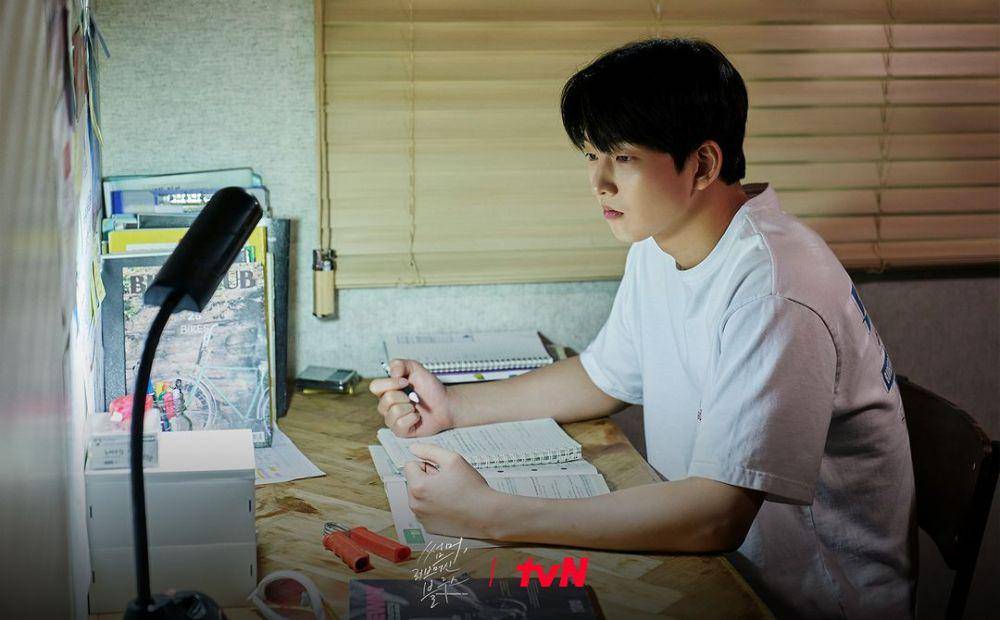 still cut Summer Love Machine Blue (instagram.com/tvn_drama)