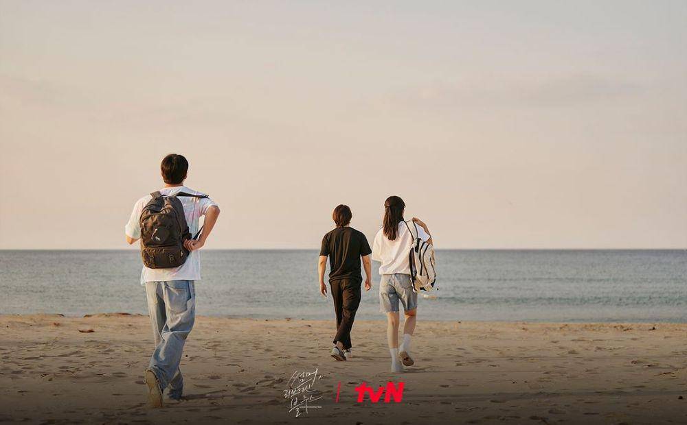 still cut Summer Love Machine Blue (instagram.com/tvn_drama)