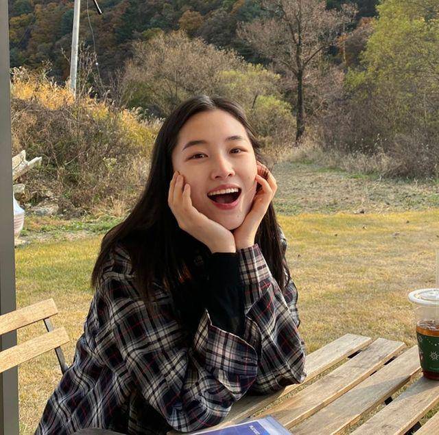 Won Ji An (instagram.com/o__jian)