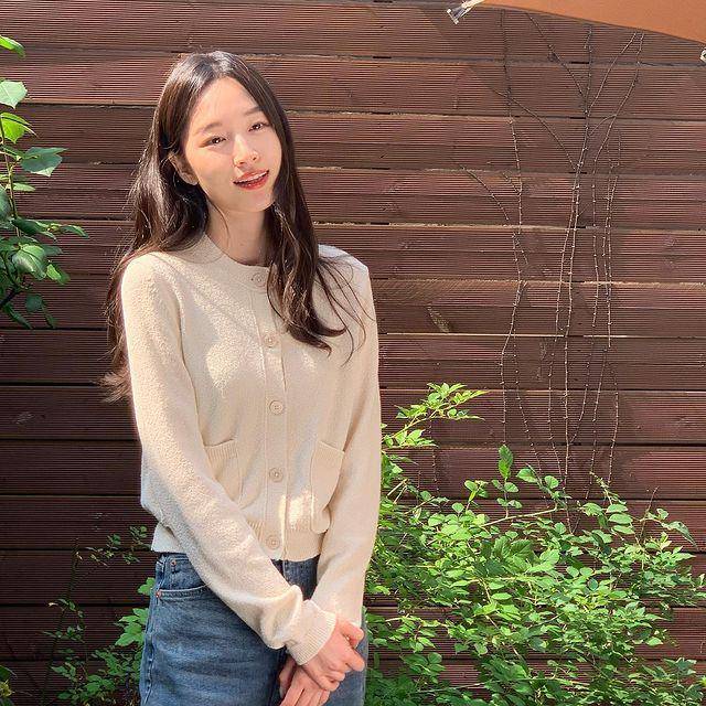 Won Ji An (instagram.com/o__jian)