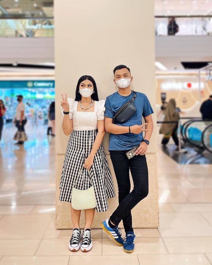 potret Hanum Mega dan suami (instagram.com/real.hanummegaa)