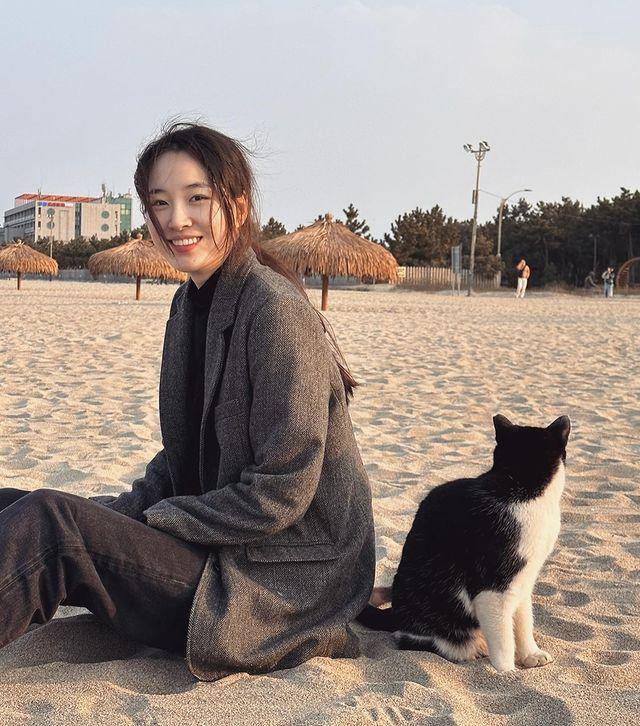 Won Ji An (instagram.com/o__jian)