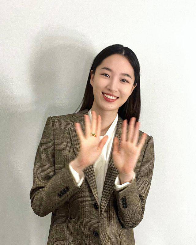 Won Ji An (instagram.com/o__jian)