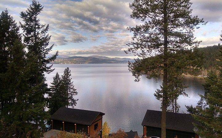 Danau Coeur d’Alene (commons.wikimedia.org/Leslie Llyod)