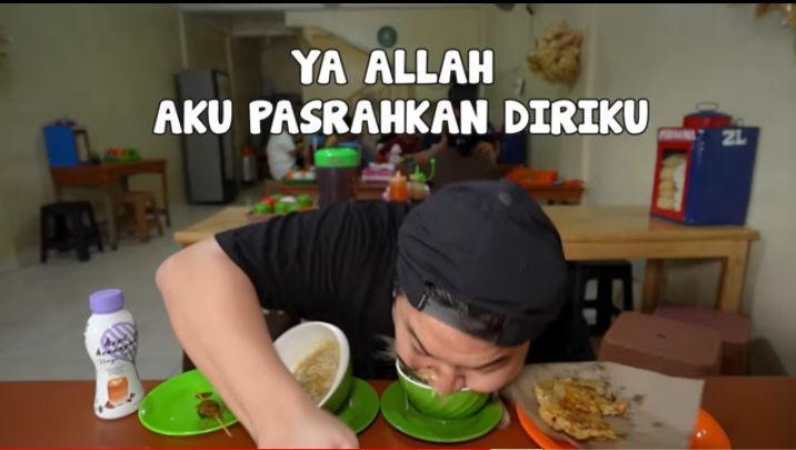 7 Momen Lucu dan Tak Terduga yang Dialami Food Vlogger saat Ngonten