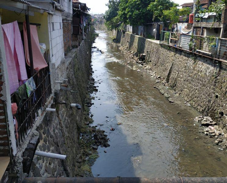 Jalan Panjang Kelurahan Pajajaran Minimalisir Kotoran BAB Masuk Sungai