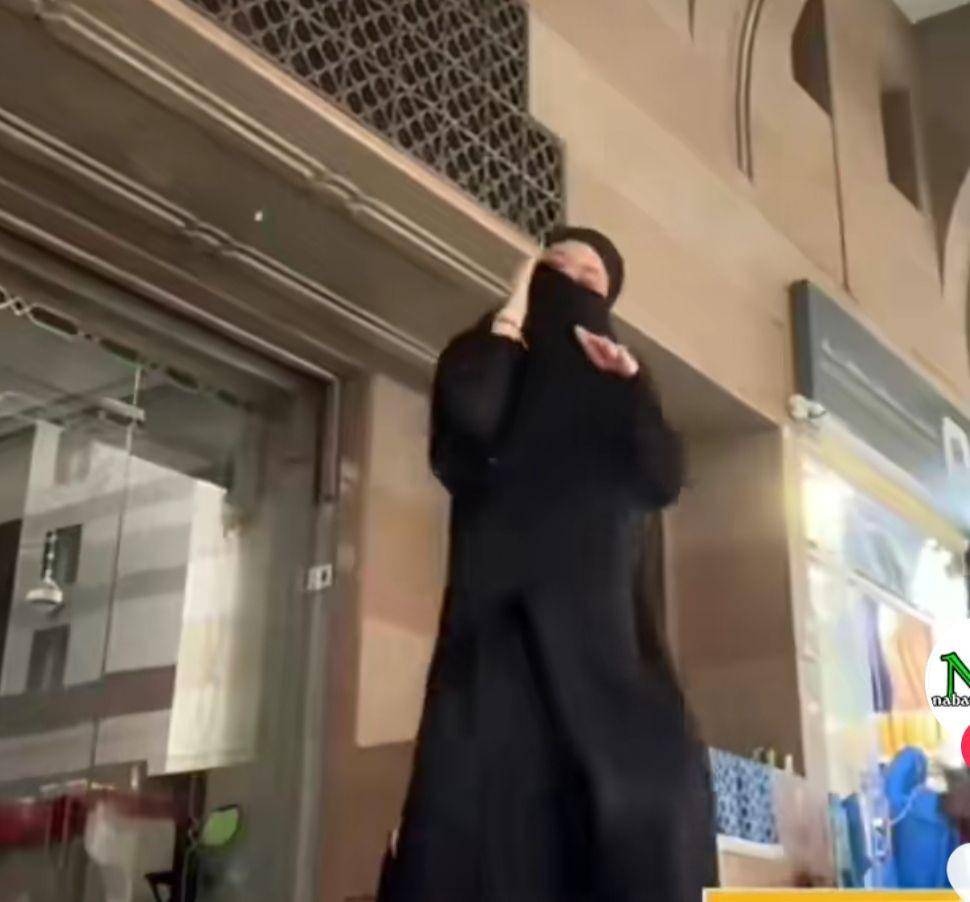 Wanita cadar joget tik tok/ akun tik tok