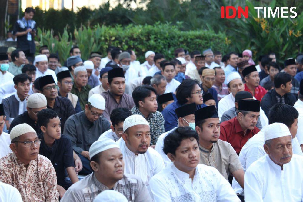 Suasana salat ied di Unimus Kedungmundu yang dipenuhi para jemaah. (IDN Times/Dok PW Muhamadiyah Jateng)
