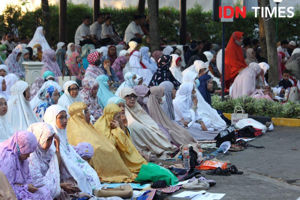 Emak-emak juga ikut salat ied di Unimus Kedungmundu hari ini. (IDN Times/Dok PW Muhamadiyah Jateng)