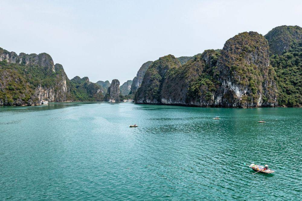 Ha Long Bay (unsplash.com/Lewis J Goetz)