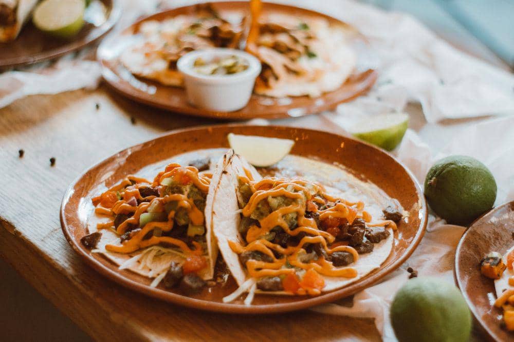 ilustrasi beef cheese tacos (pexels.com/ROMAN ODINTSOV)