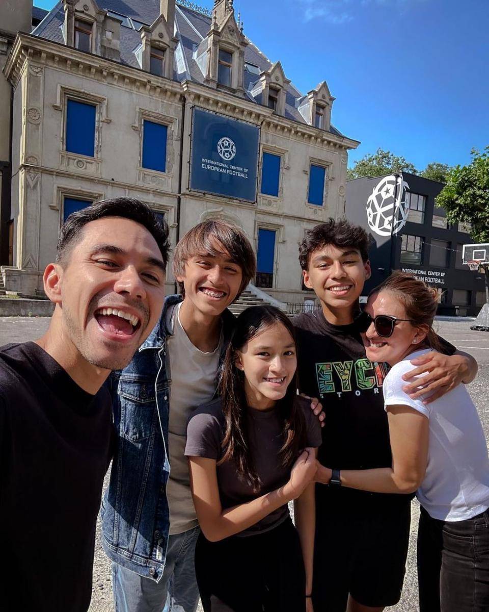 potret keluarga Darius Sinathrya (instagram.com/dagnesia)