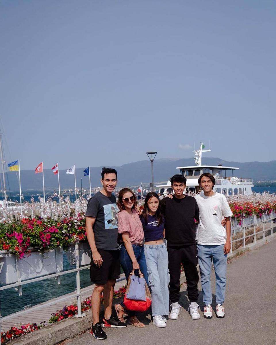potret keluarga Darius Sinathrya (instagram.com/darius_sinathrya)