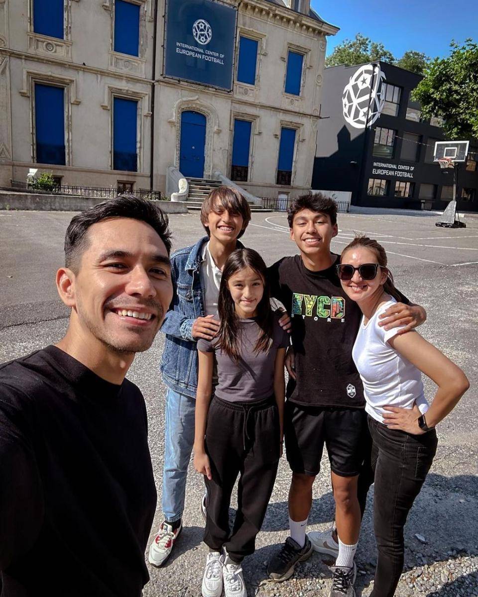 potret keluarga Darius Sinathrya (instagram.com/dagnesia)