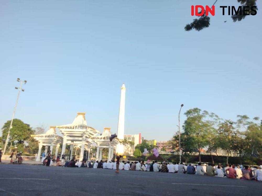 Suasana salat Idul Adha di Tugu Pahlawan Surabaya. (IDN Times/Khusnul Hasana).