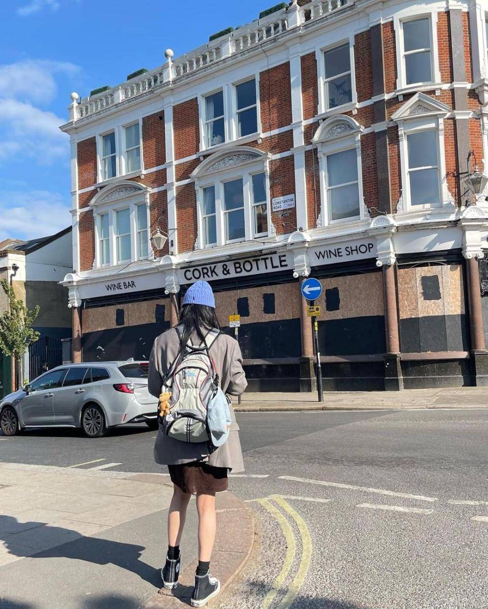 Bae Suzy di London (instagram.com/skuukzky)
