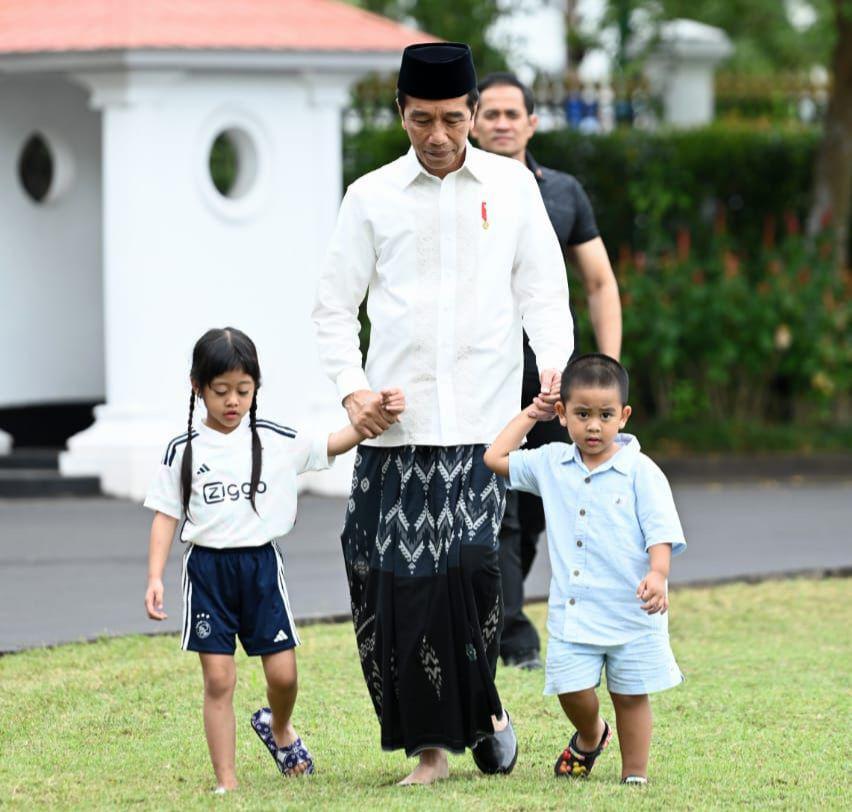 5 Potret Jokowi Liburan Idul Adha di Yogyakarta Bersama Dua Cucunya