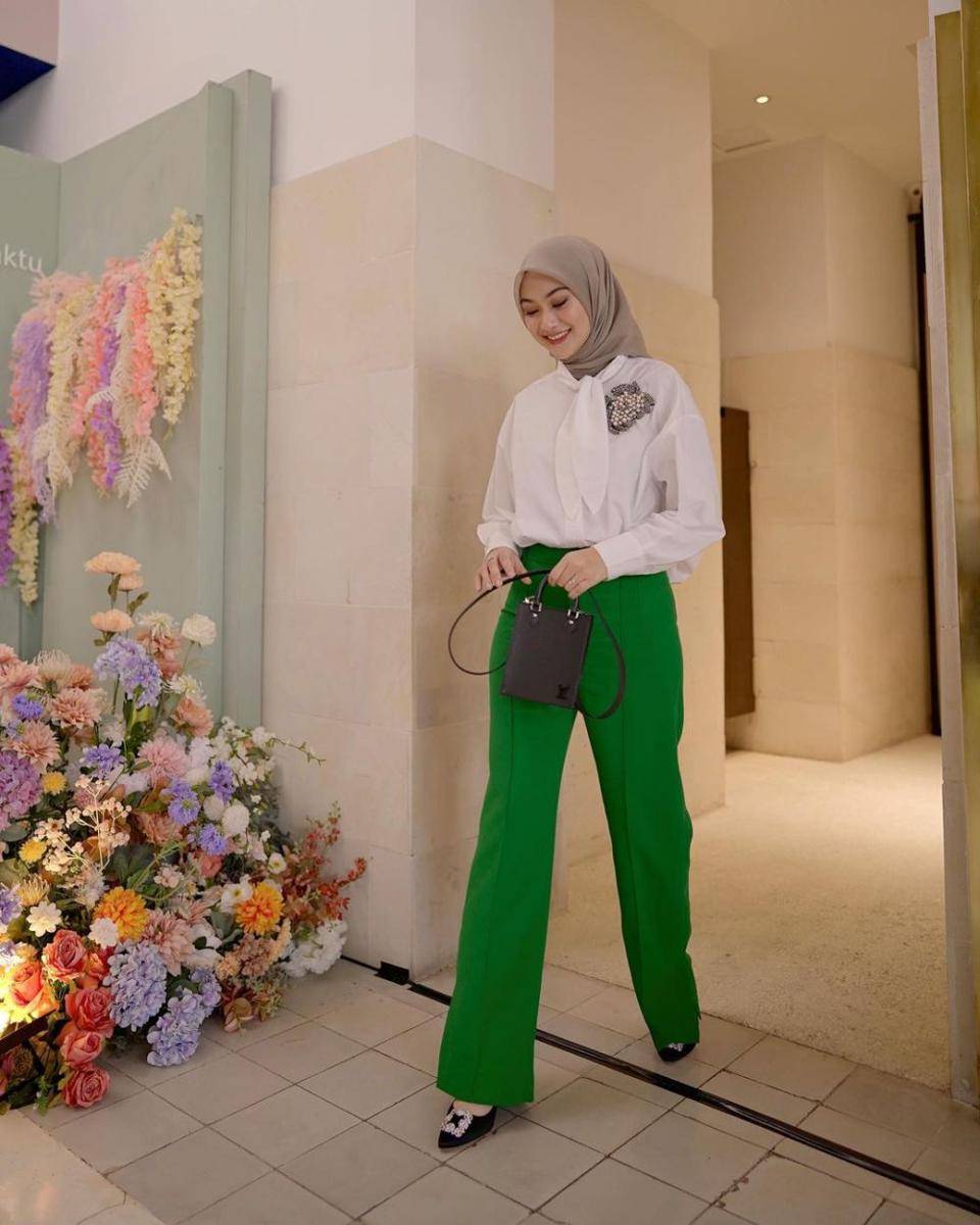 inspirasi busana bernuansa hijau ala Indah Nada Puspita (instagram.com/indahnadapuspita)