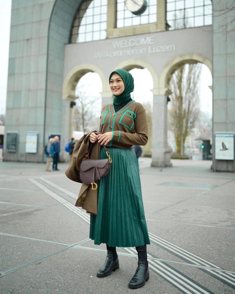 inspirasi busana bernuansa hijau ala Indah Nada Puspita (instagram.com/indahnadapuspita)