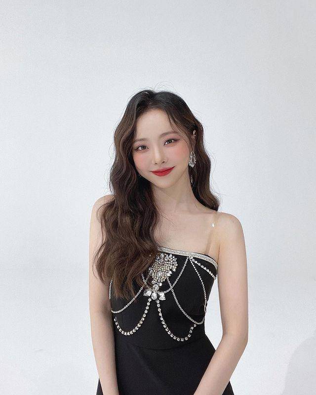 Vivi LOONA (instagram.com/loonatheworld)