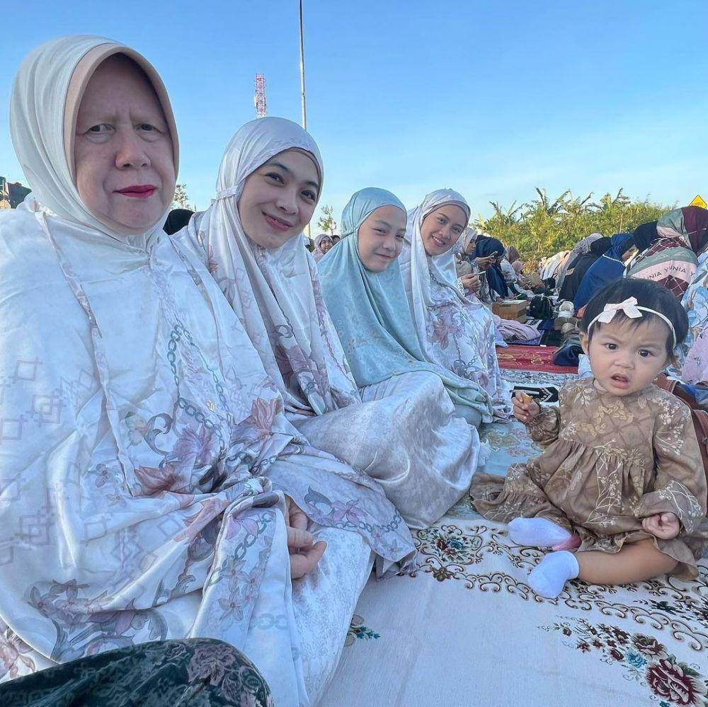 potret Ananda Omesh dan keluarga (instagram.com/omeshomesh)