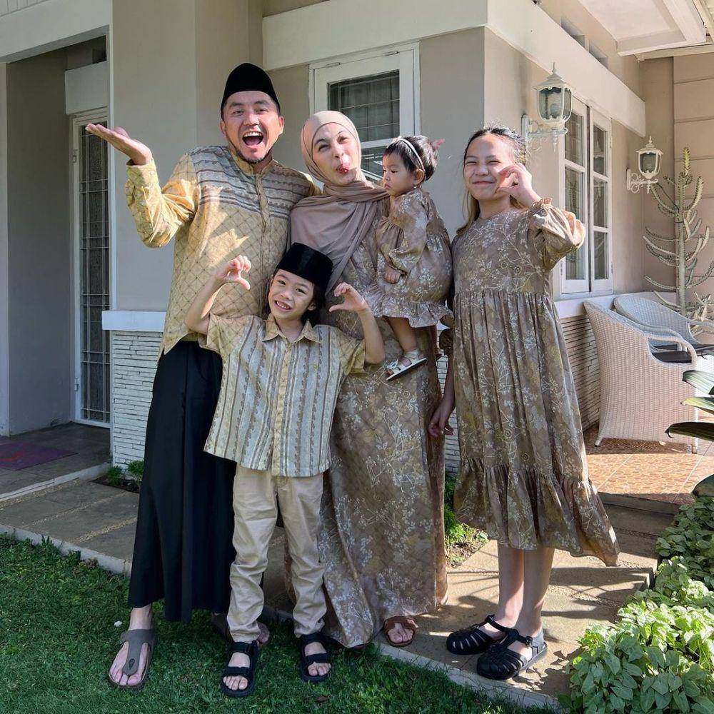 potret Ananda Omesh dan keluarga (instagram.com/omeshomesh)