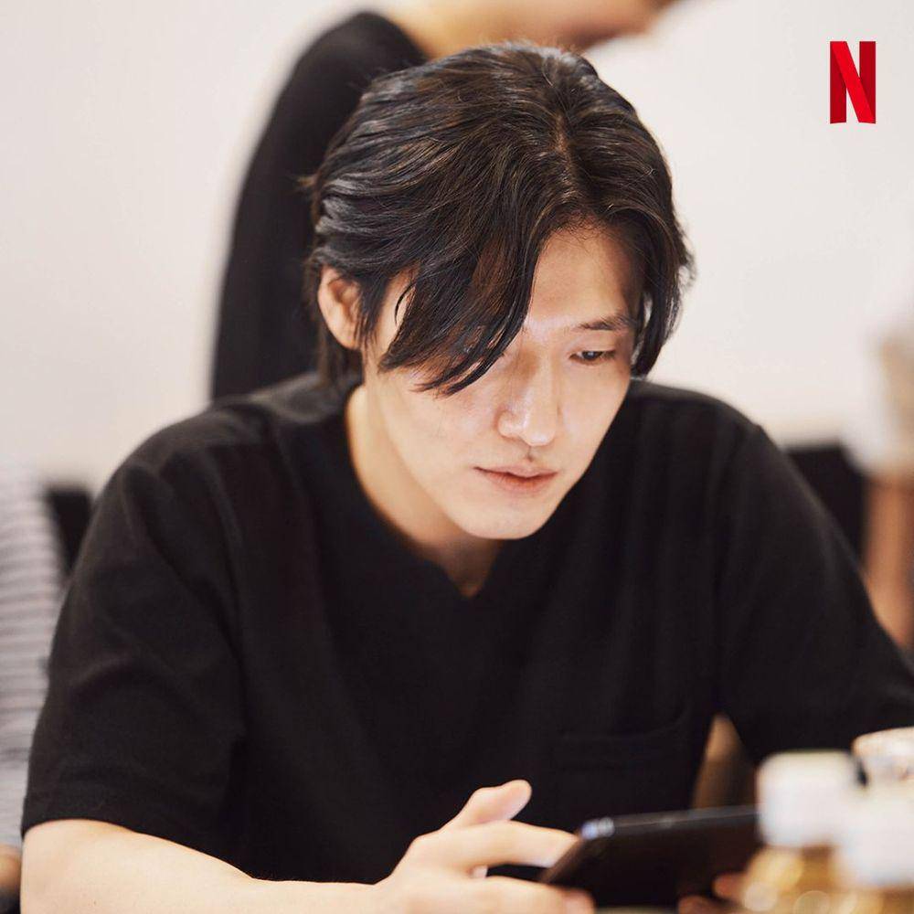 Kang Ha Neul (instagram.com/netflixkr)