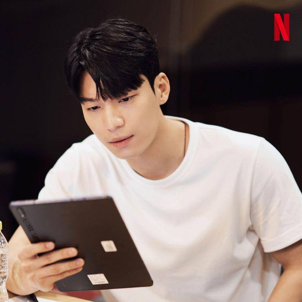 Wi Ha Joon (instagram.com/netflixkr)