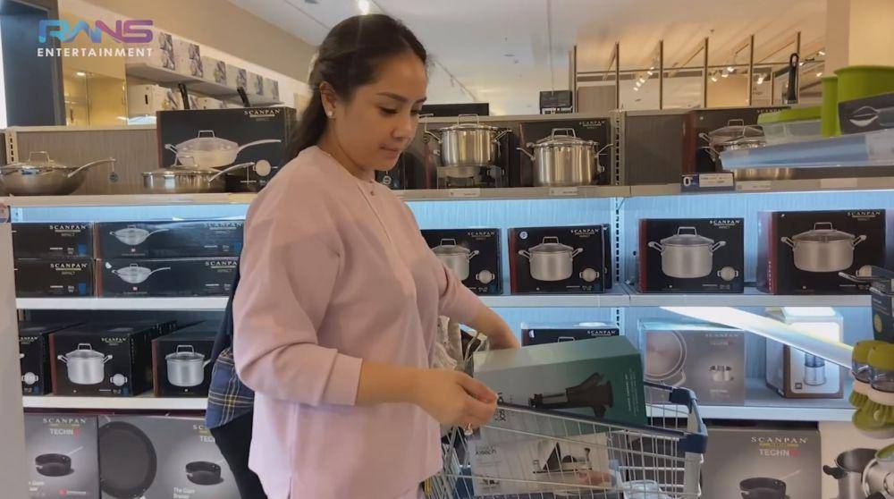 potret Nagita borong (YouTube.com/Rans Entertainment)
