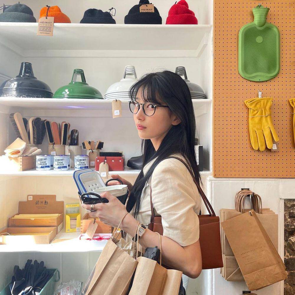 Bae Suzy di London (instagram.com/skuukzky)