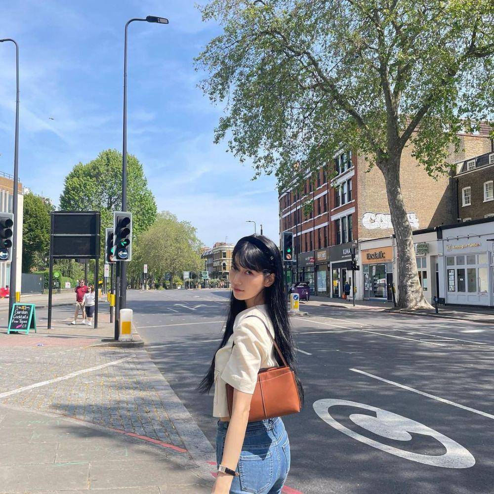 Bae Suzy di London (instagram.com/skuukzky)