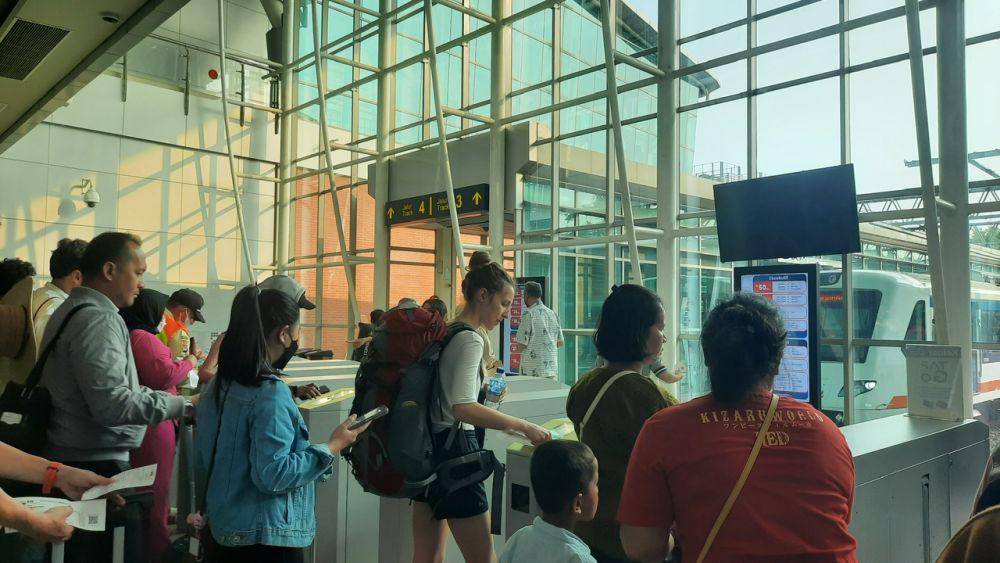 Tapping Gate Kereta Bandara (dok. pribadi/Brigitta Novira)