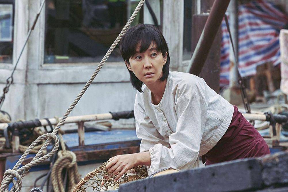 cuplikan Yum Jung Ah di film Smugglers (instagram.com/itsnew_movie)