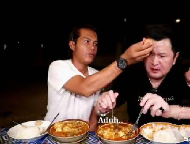 konten makan Paul Rivery bikin penonton tertawa (youtube.com/Paul Rivery)