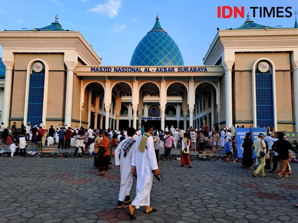 Khofifah dan 40 Ribu Jemaah Salat di Masjid Al-Akbar Surabaya