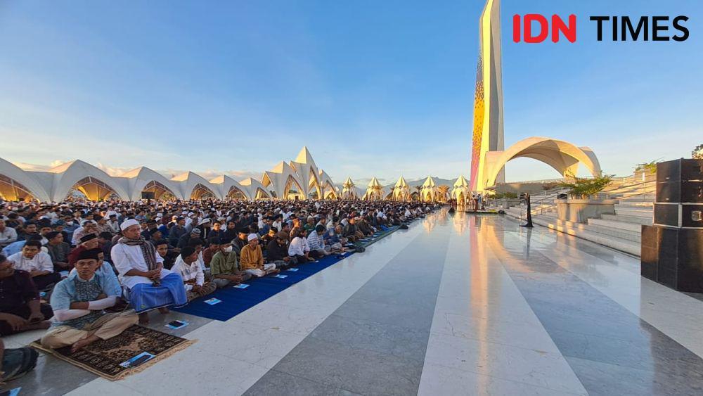 Puluhan Ribu Warga Jabar Salat Iduladha Perdana Masjid Raya Al Jabbar