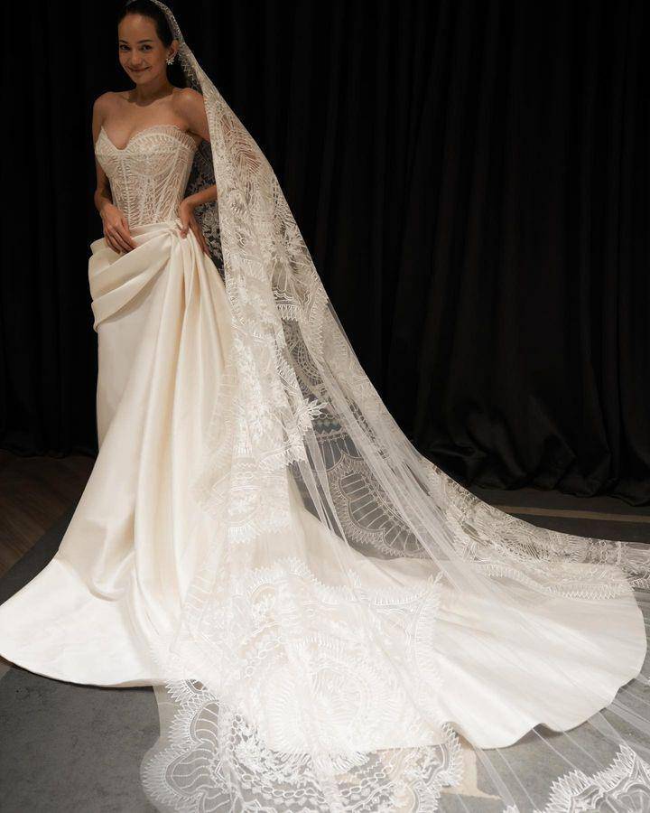 wedding dress rancangan Monica Ivena (instagram.com/monicaivena)