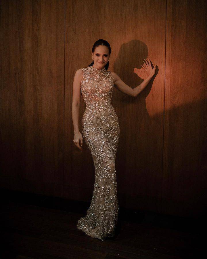 wedding dress rancangan Monica Ivena (instagram.com/monicaivena)