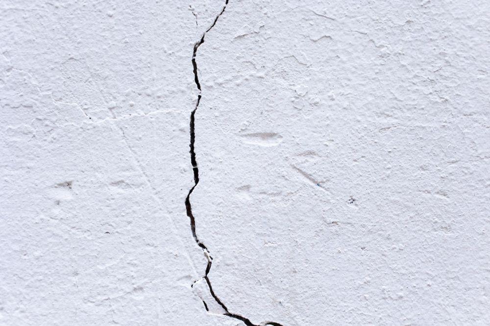 5 Cara Cegah Retak pada Dinding Rumah, Cermati Proses Pembuatannya!