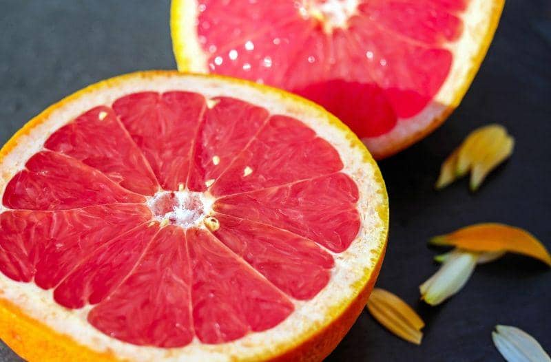 ilustrasi jeruk bali merah (pexels.com/Pixabay)