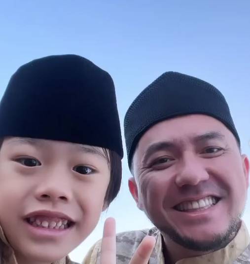 potret Ananda Omesh dan keluarga (instagram.com/omeshomesh)