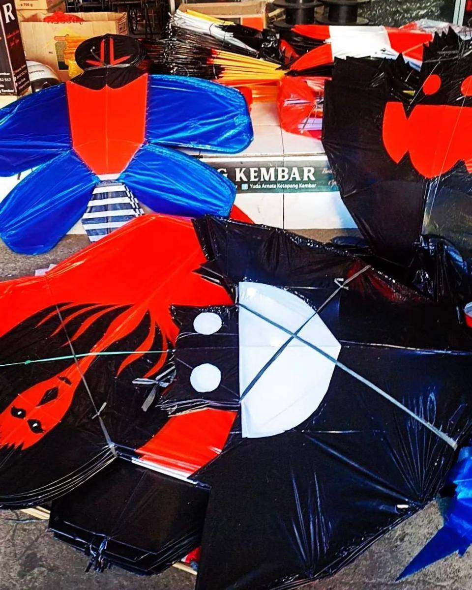 Layangan yang dijual. (Instagram.com/ketapang_kembar)