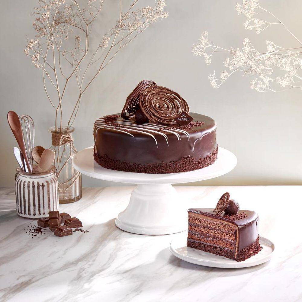Double Chocolate Whole Cake (instagram.com/mako_bakery)