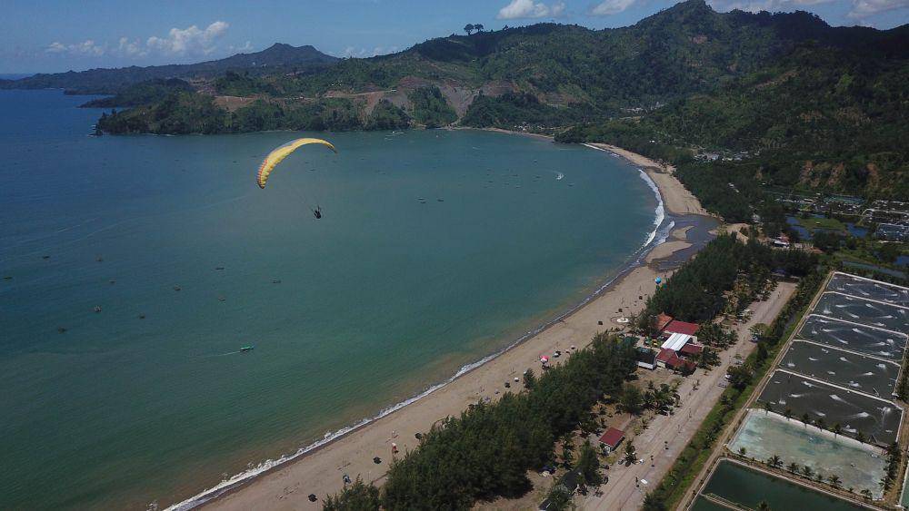 Pantai Midodaren (google.com/maps/Agus R1Y4NT0)