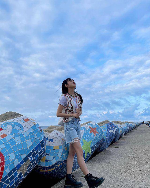 Choi Ye Na (instgaram.com/yena.jigumina)