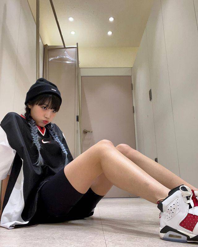 Choi Ye Na (instgaram.com/yena.jigumina)