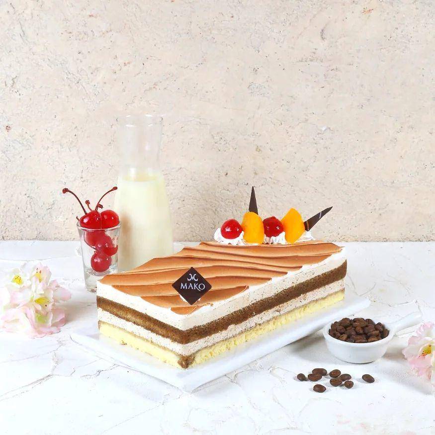 Tiramisu Whole Cake (instagram.com/mako_bakery)