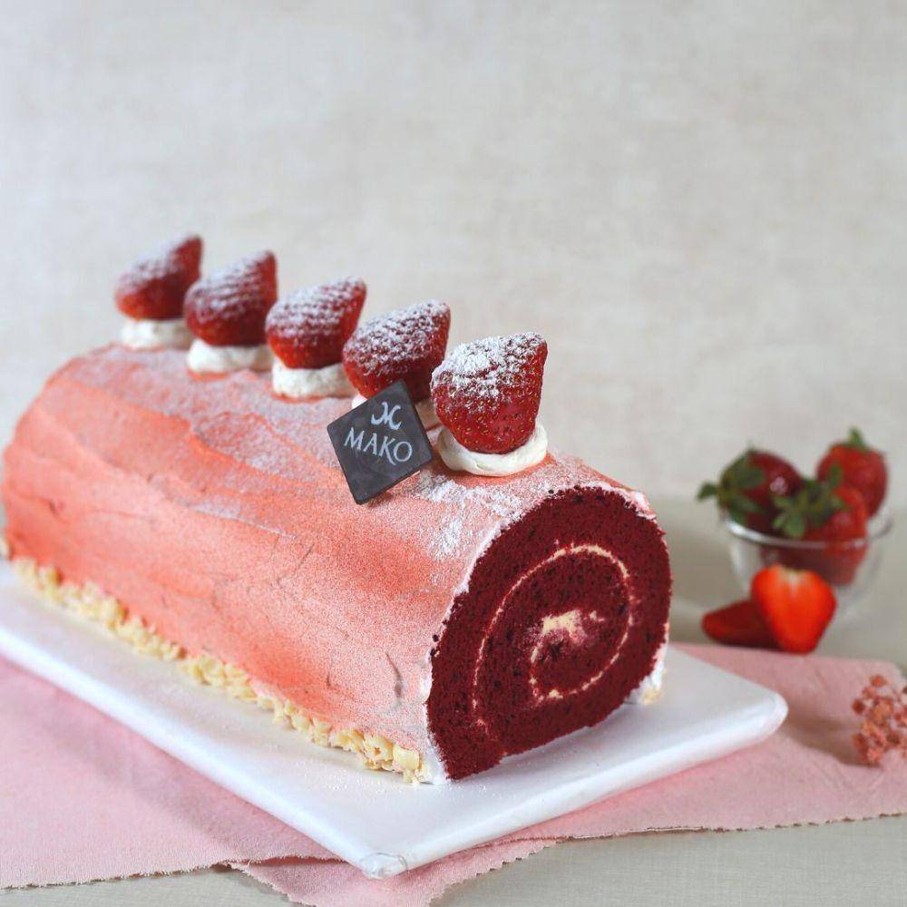 Red Berry Velvet Cake (instagram.com/mako_bakery)